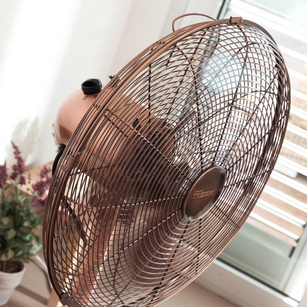 Kovinski Ventilator na podstavku Retro Tristar